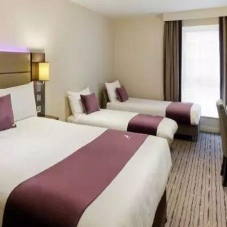 Premier Inn Ware Buitenkant foto
